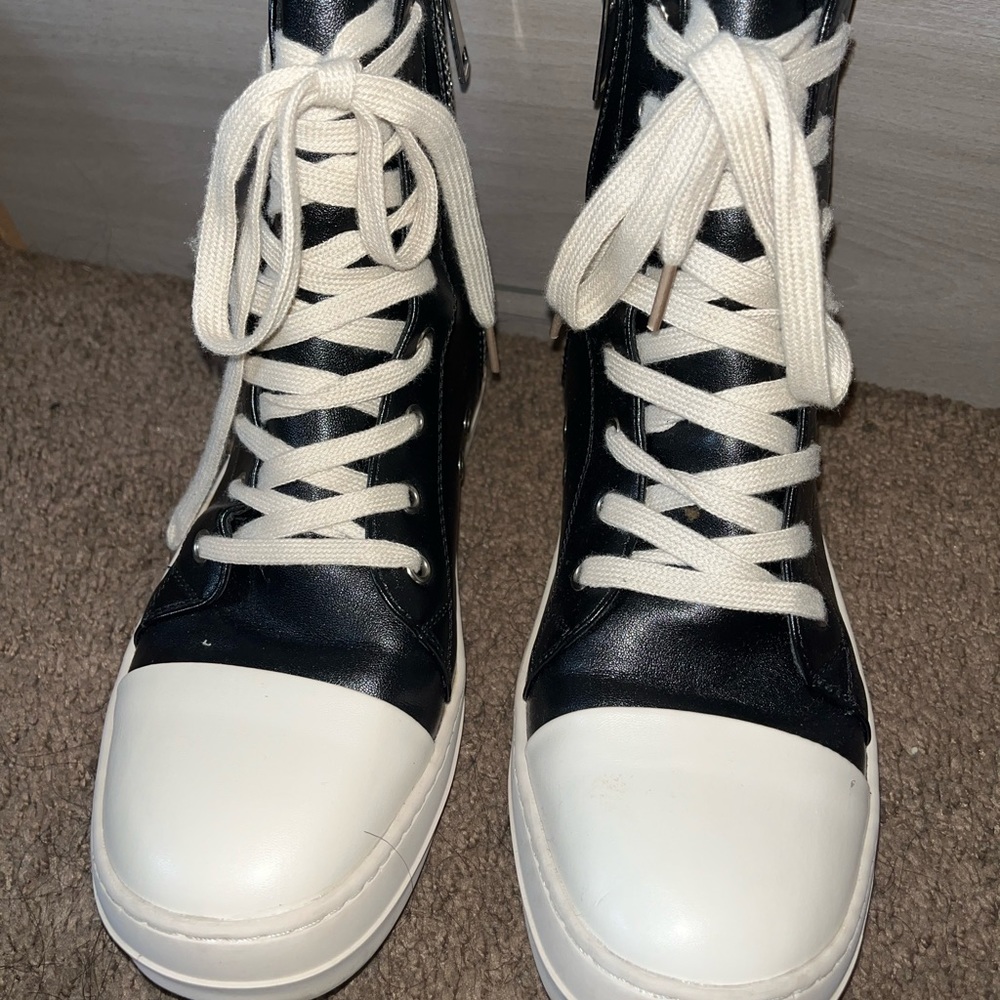 LACE UP SNEAKERS